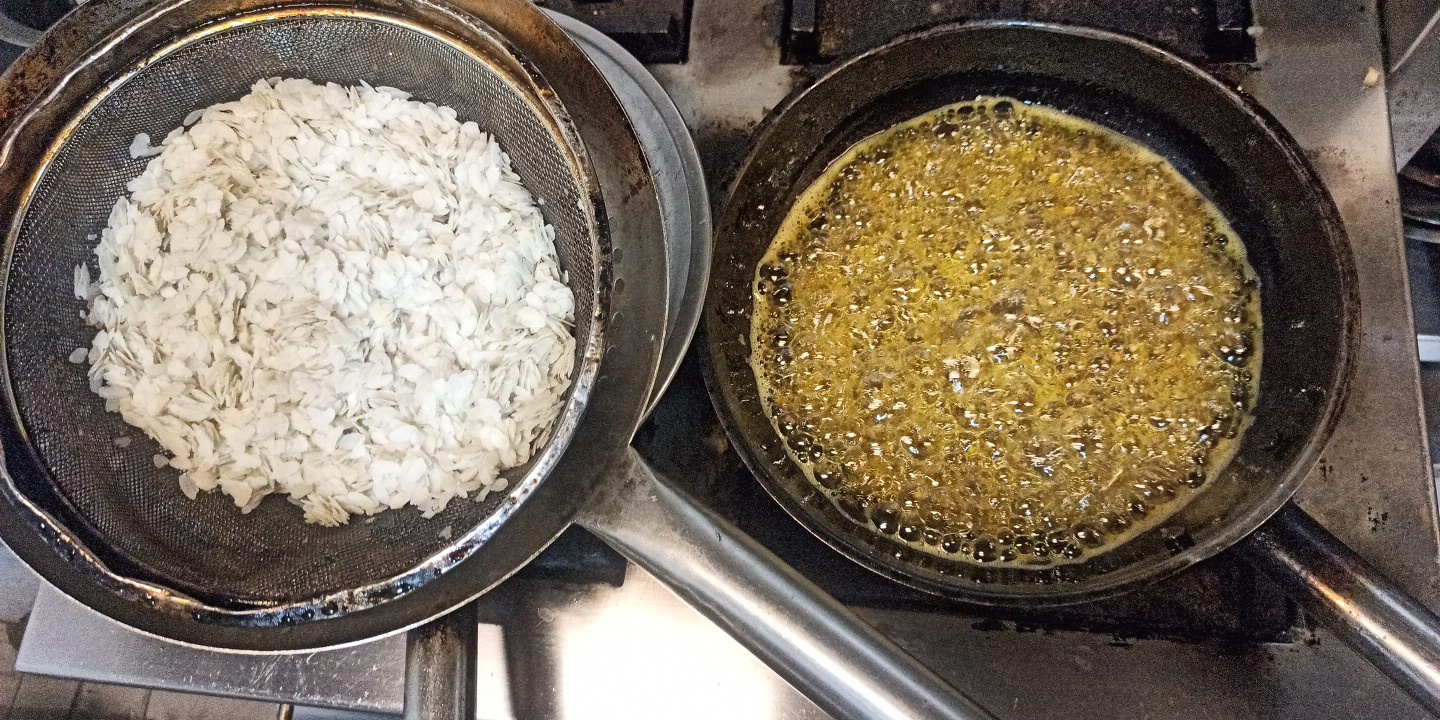 poha dal frying